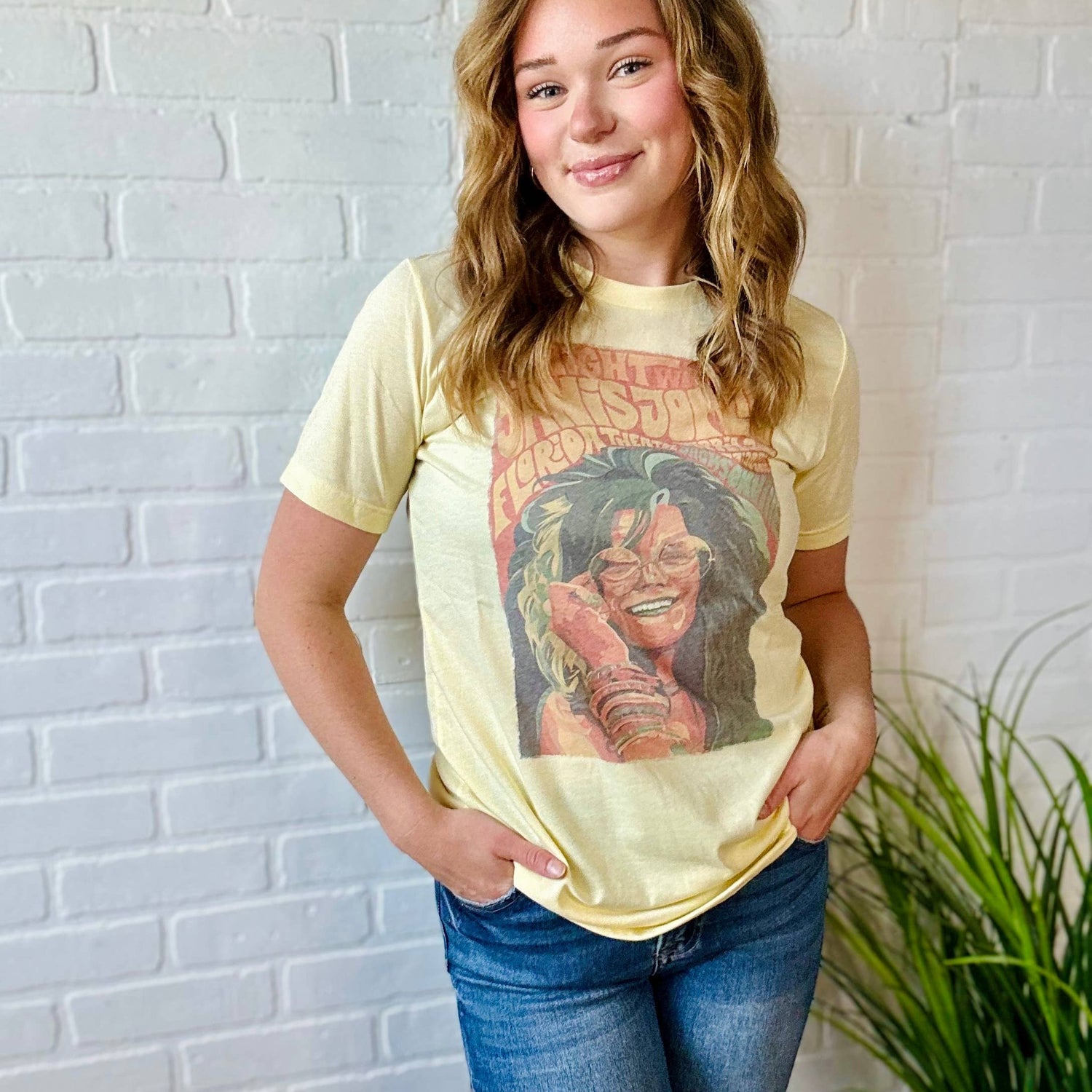 Janis Retro Graphic Tee - Yellow