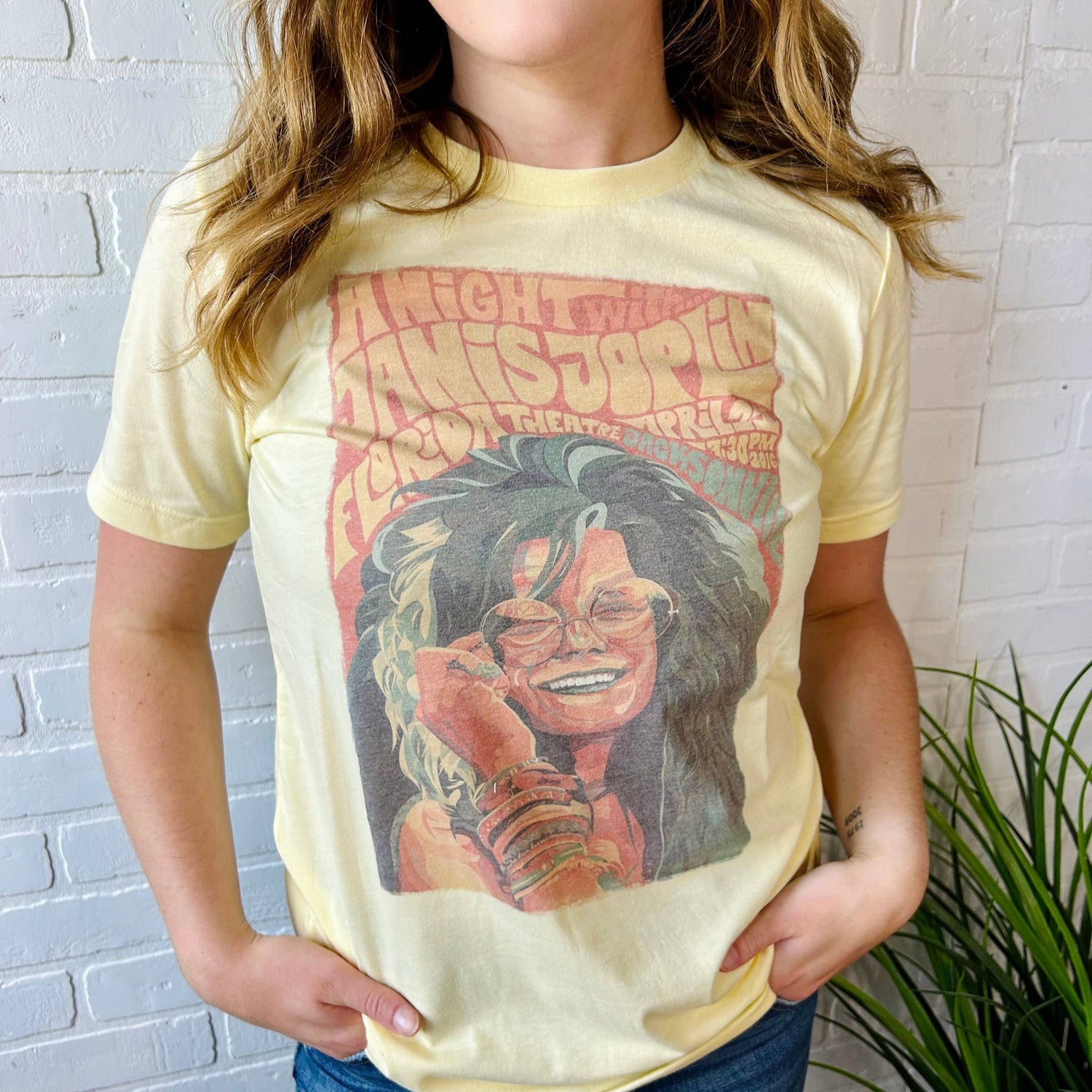 Janis Retro Graphic Tee - Yellow